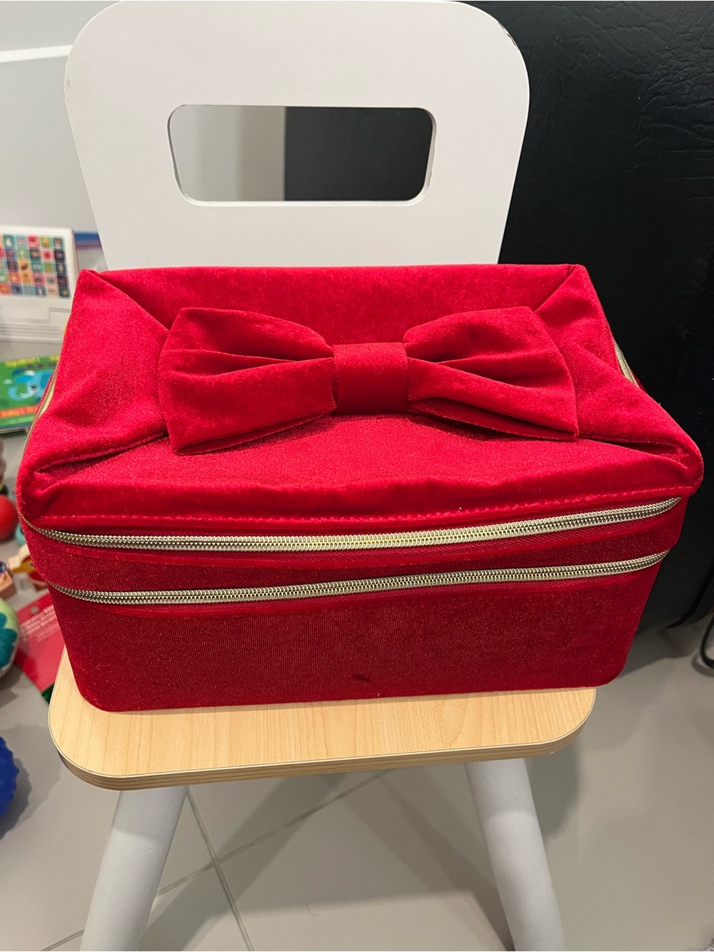 : Estée Lauder Red Velvet Vanity Train Case / Makeup Bag - Brand New